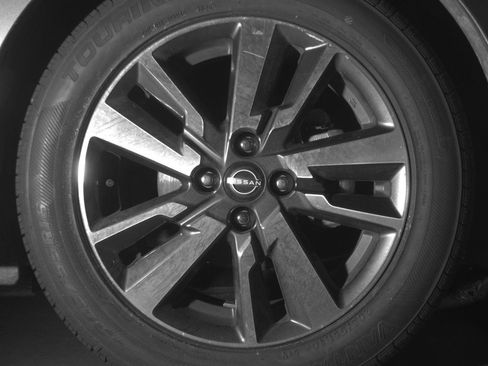 Used 2025 Nissan Versa SV image 13