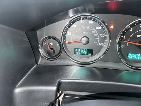 Used 2006 Jeep Commander Limited image 45