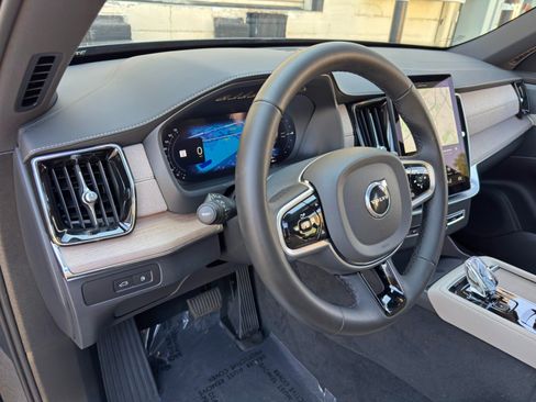 Used 2025 Volvo XC90 T8 Plus w/ Protection Package Premier AWD/4WD image 14