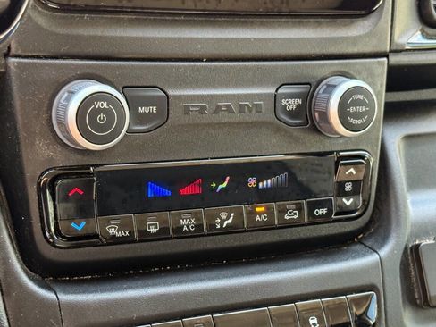 Used 2025 RAM ProMaster 2500 w/ Convenience Group FWD image 31