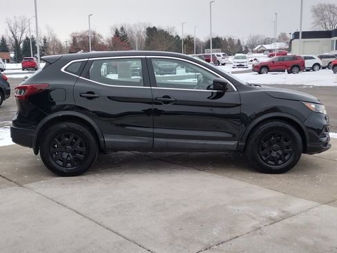 Used 2020 Nissan Rogue Sport S image 11