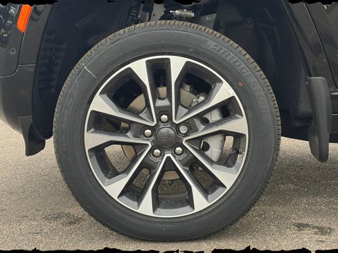 New 2025 Jeep Grand Cherokee Overland w/ Luxury Tech Group IV image 11