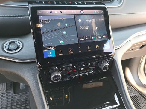 Used 2023 Jeep Grand Cherokee Overland w/ Advanced Protech Group III image 20