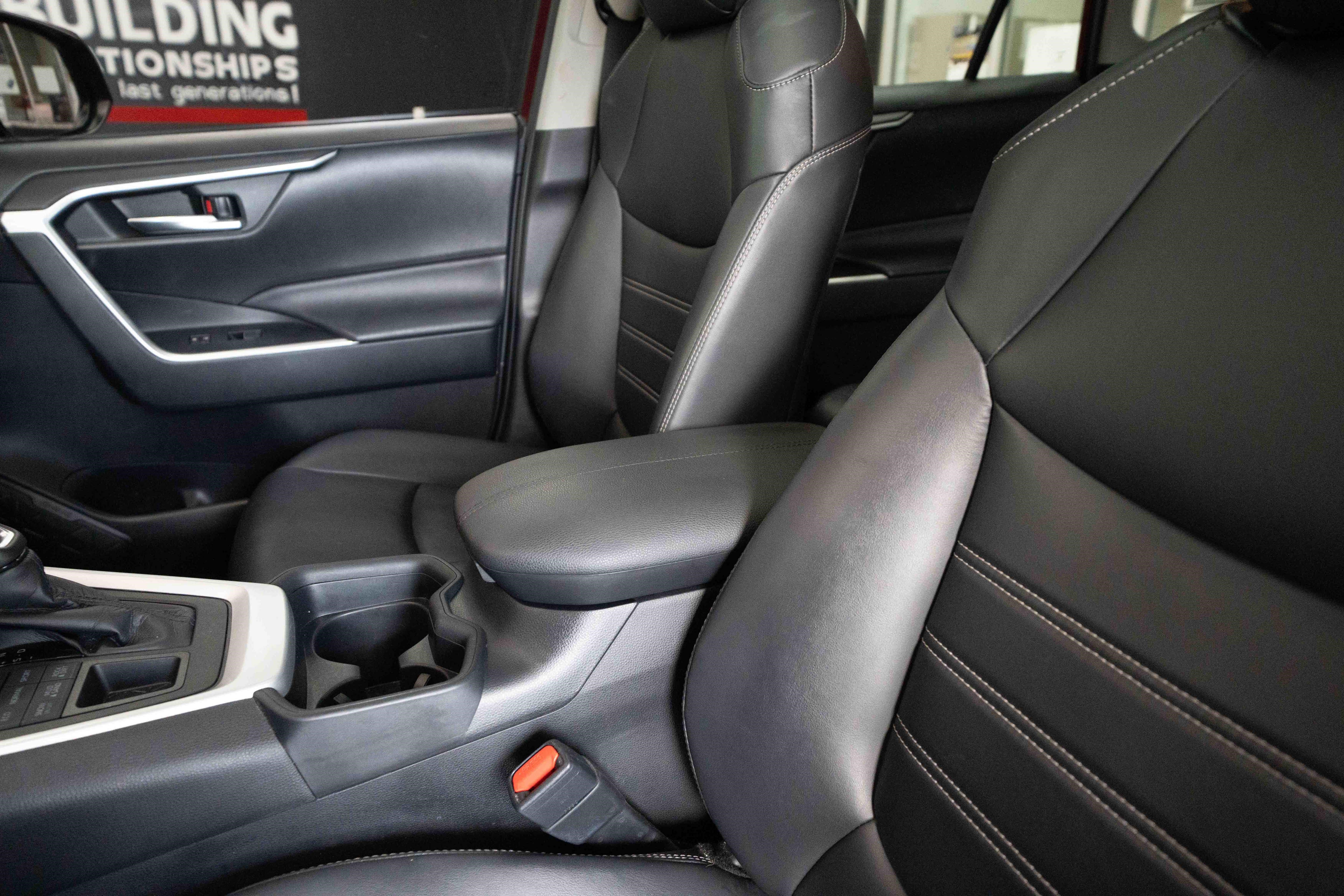Used 2020 Toyota RAV4 XLE Premium AWD/4WD image 10