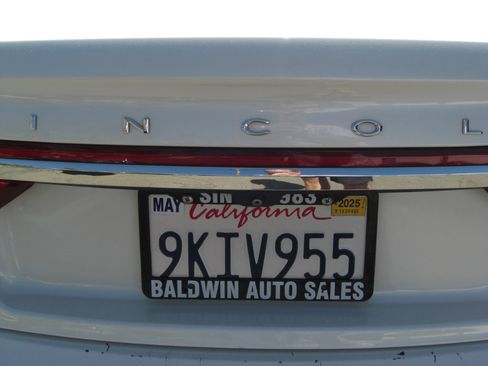 Used 2017 Lincoln Continental Premiere image 15