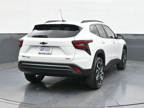 New 2026 Chevrolet Trax RS w/ Sunroof Package FWD image 12