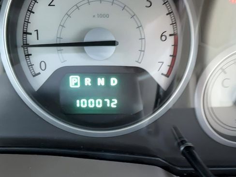 Used 2008 Chrysler Town & Country Limited image 9