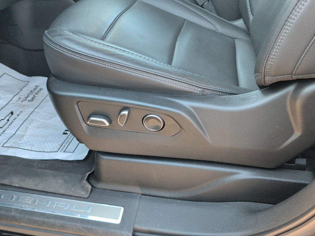 Used 2023 GMC Yukon XL Denali AWD/4WD image 16