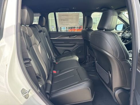 New 2025 Jeep Grand Cherokee Limited image 30