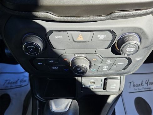 Used 2020 Jeep Renegade Latitude image 20