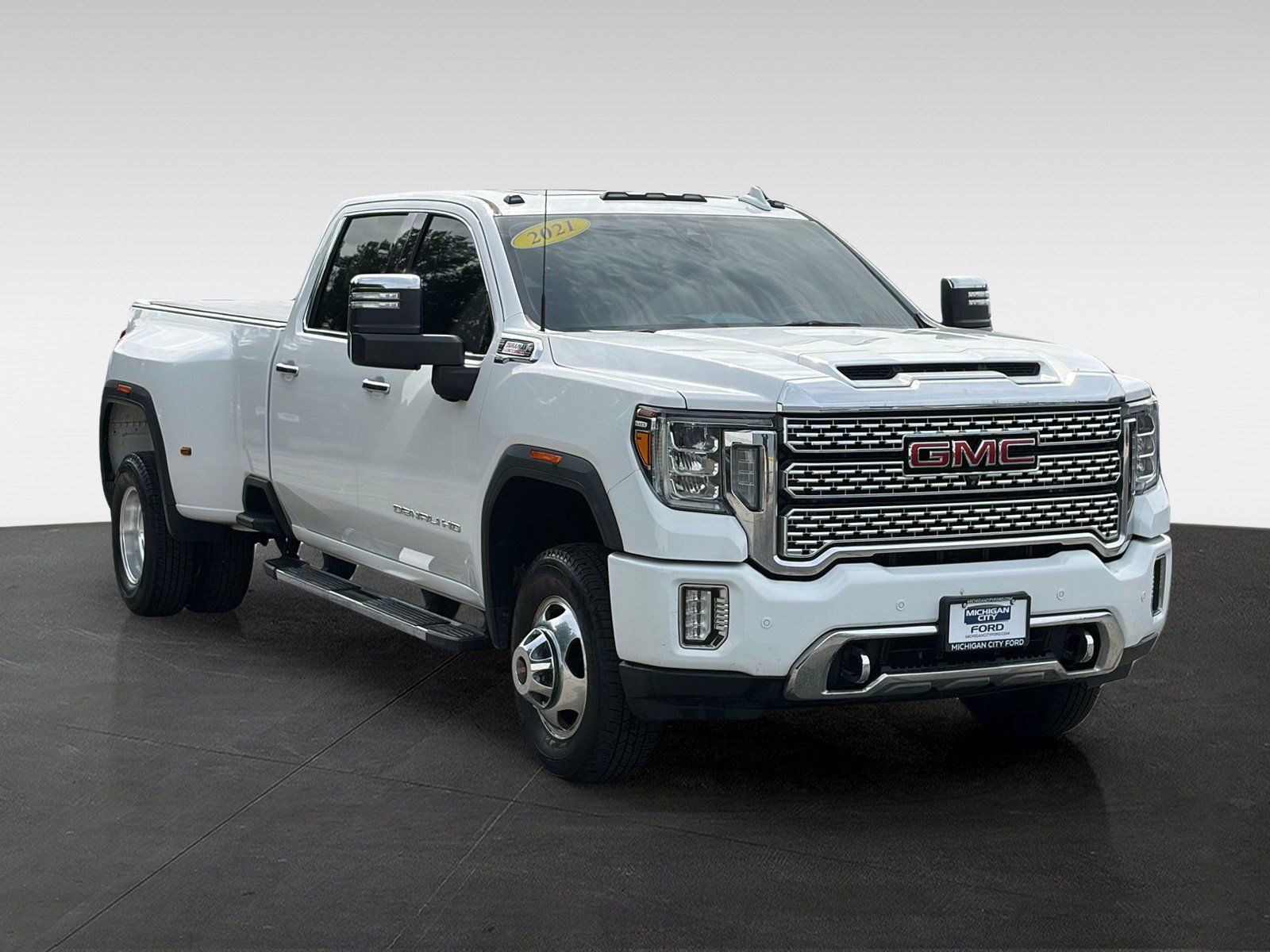 Used 2021 GMC Sierra 3500 Denali w/ Denali Ultimate Package AWD/4WD image 3