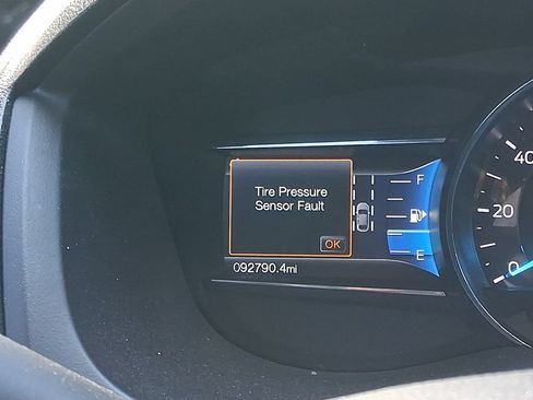 Used 2017 Ford Explorer Limited w/ Equipment Group 301A FWD image 22