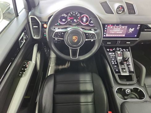 Used 2023 Porsche Cayenne AWD/4WD image 12