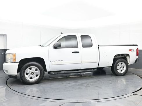 Used 2007 Chevrolet Silverado 1500 LT w/ 2LT Audio Package AWD/4WD image 11