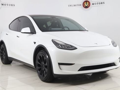 Used 2023 Tesla Model Y Long Range image 22