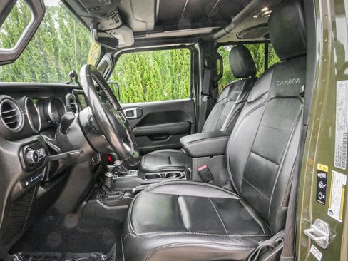 Used 2022 Jeep Wrangler Unlimited Sahara w/ Cold Weather Group AWD/4WD image 16
