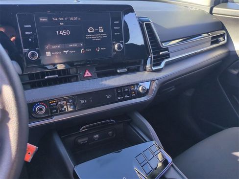 Certified 2025 Kia Sportage LX image 12