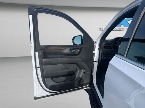 Used 2023 Chevrolet Suburban Premier image 21