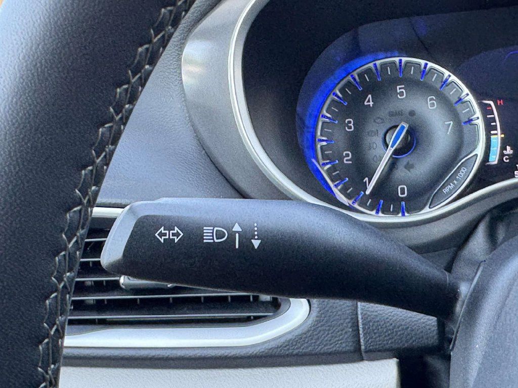 Used 2023 Chrysler Pacifica Touring-L FWD image 25