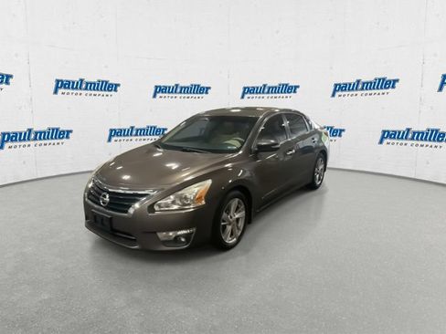 Used 2015 Nissan Altima 2.5 SV w/ Convenience Package FWD image 10