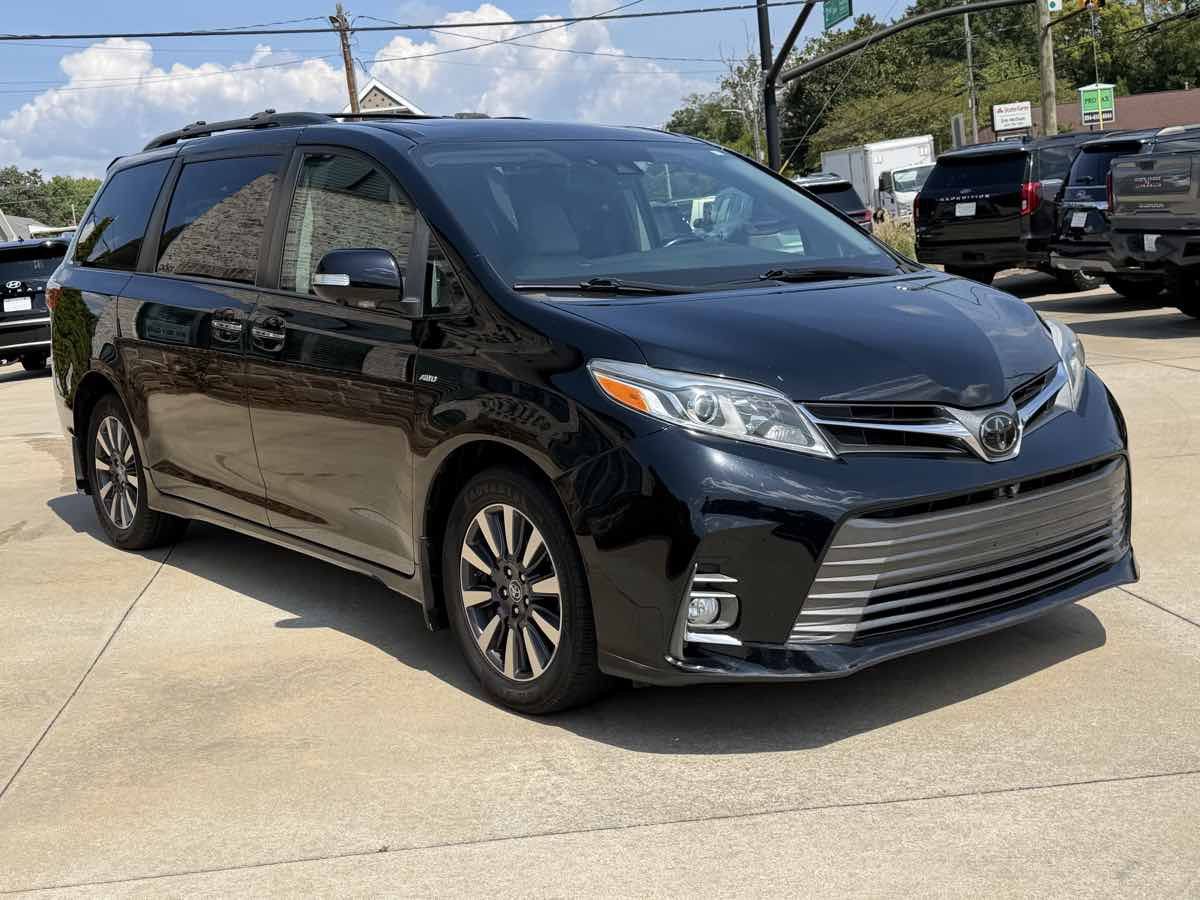 Used 2020 Toyota Sienna Limited Premium w/ Carpet Mat Package AWD/4WD image 4