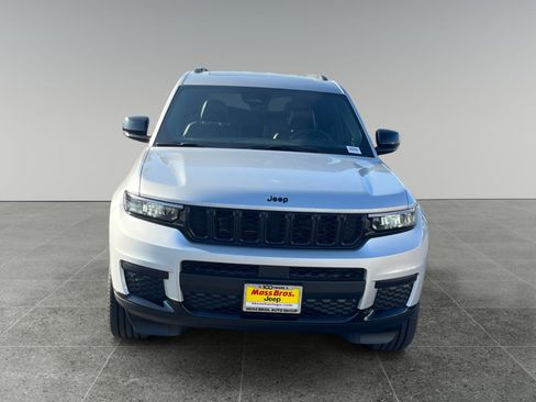 New 2025 Jeep Grand Cherokee L Altitude image 8