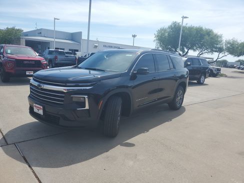 New 2026 Chevrolet Traverse LT w/ Driver Confidence Package FWD image 3