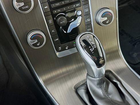 Used 2016 Volvo V60 T5 Platinum w/ Climate Package image 7