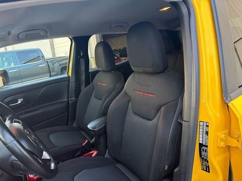 Used 2016 Jeep Renegade Trailhawk image 10