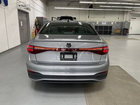Used 2026 Volkswagen Jetta SE FWD image 3