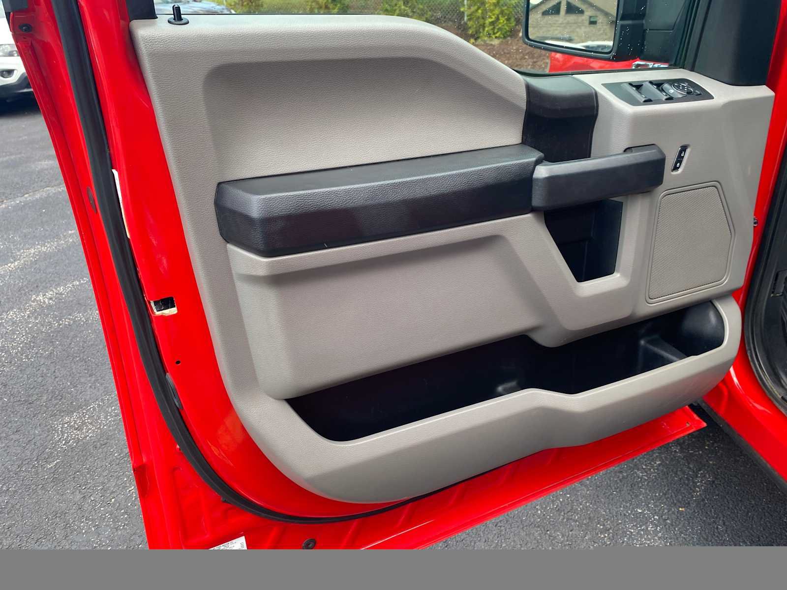 Used 2015 Ford F150 XL w/ Equipment Group 101A Mid AWD/4WD image 23