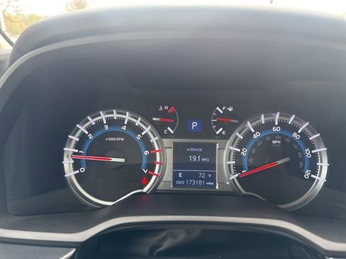 Used 2015 Toyota 4Runner Limited image 8