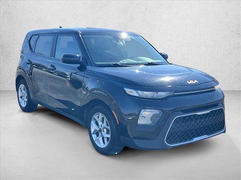 Used 2022 Kia Soul LX w/ Technology Package image 3