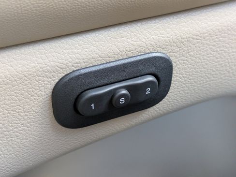 Used 2021 Jeep Grand Cherokee Limited w/ Luxury Group II image 22