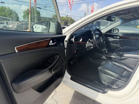 Used 2017 Kia Cadenza Premium w/ Luxury Package FWD image 10