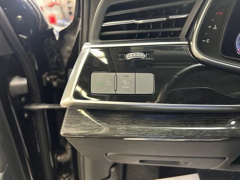 Used 2020 Audi Q7 3.0T Premium Plus w/ Premium Plus Package AWD/4WD image 21