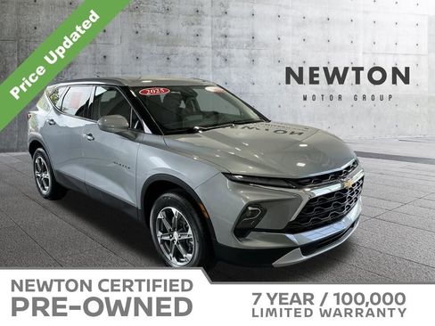 Used 2025 Chevrolet Blazer LT FWD image 1