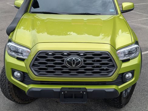 Used 2023 Toyota Tacoma TRD Off-Road AWD/4WD image 12