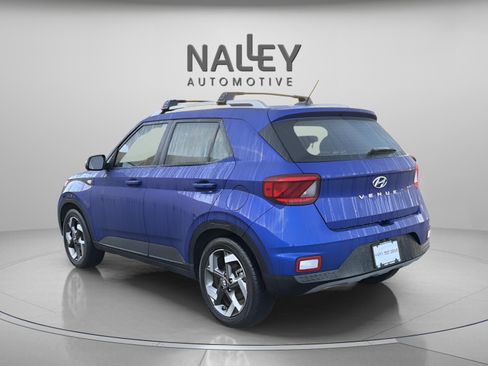 Used 2024 Hyundai Venue SEL image 3