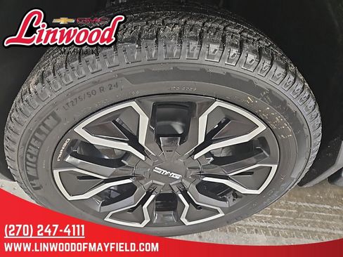 New 2025 GMC Sierra EV Denali image 9