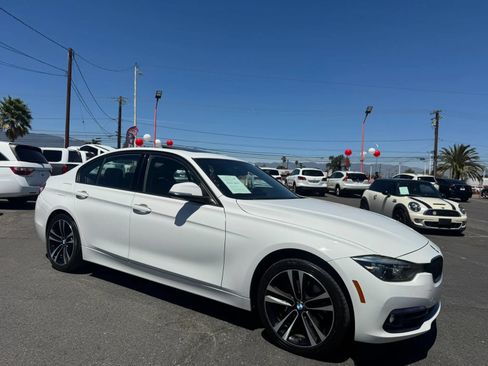 Used 2018 BMW 330i Sedan w/ Convenience Package RWD image 11