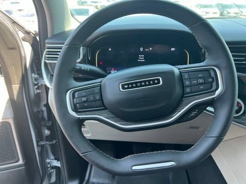 Used 2022 Jeep Wagoneer Series III w/ Premium Group I AWD/4WD image 8