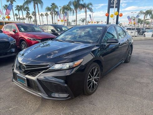 Used 2023 Toyota Camry SE image 1