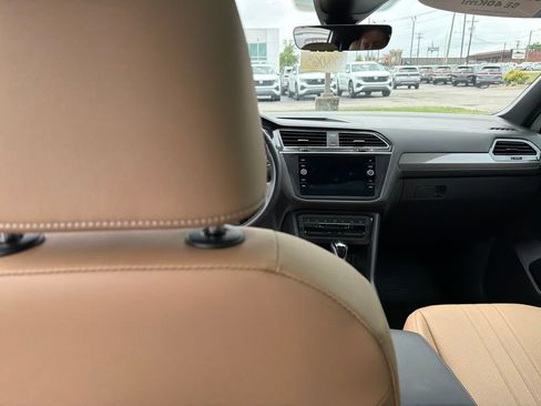 Certified 2023 Volkswagen Tiguan SE w/ Panoramic Sunroof Package FWD image 24