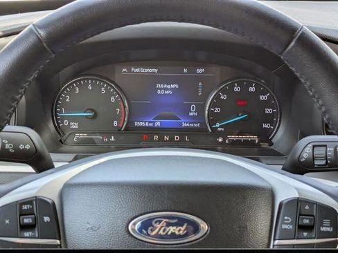 Used 2024 Ford Explorer XLT image 8