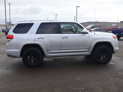 Used 2011 Toyota 4Runner SR5 w/ Convenience Pkg image 8