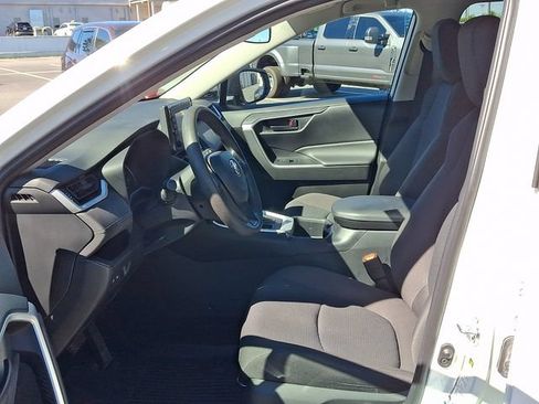 Used 2022 Toyota RAV4 LE AWD/4WD image 8