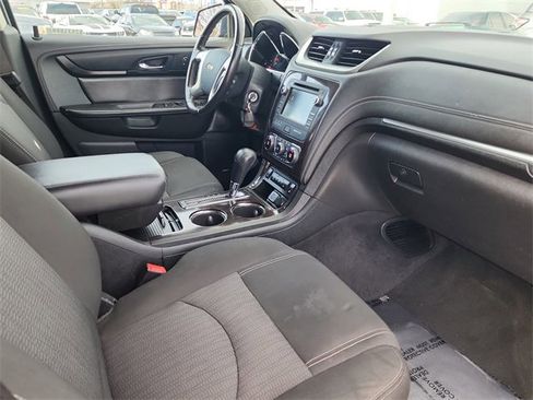 Used 2017 Chevrolet Traverse LT image 19