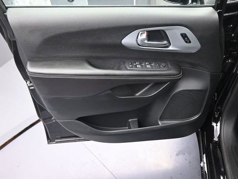 New 2026 Chrysler Pacifica Limited image 41