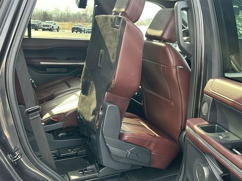 Used 2024 Ford Expedition Limited image 32